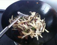 家常菜腊肉炒茄子