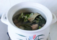 莲叶山药老鸭汤做法图解5)