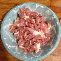 家常菜肉丝炒豆干做法图解1)