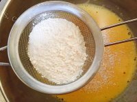 诱人的水果奶油蛋糕做法图解4)