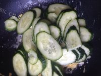 特下饭的黄瓜炒鸡蛋做法图解6)