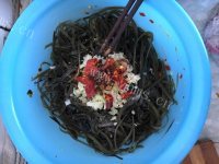 特色美食凉拌海带丝做法图解3)