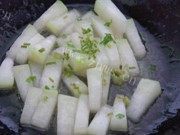 美味的灯笼椒酱素冬瓜做法图解3)