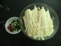 美味的白灼金针菇做法图解3)