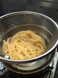 食欲满满的牛肉酱意面做法图解4)