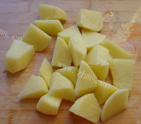 美味的窝瓜炖土豆的做法图解四