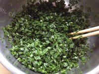 美味的三鲜煎饺做法图解3)