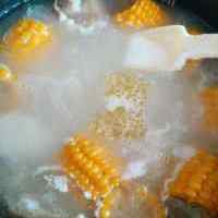 美味的野淮山玉米猪蹄汤的做法图解十