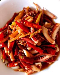 美味的辣椒炒鱿鱼须