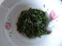 家常菜凉拌芹菜叶做法图解4)