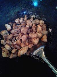 家常菜红烧肉烧土豆做法图解9)