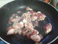 「家有大厨」辣白菜炒五花肉做法图解7)