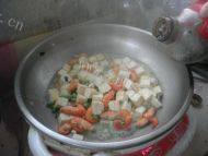 河虾炒豆腐做法图解10)
