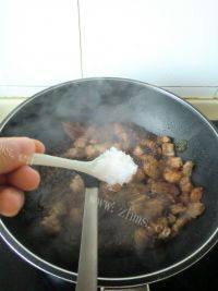 干豆角炖肉做法图解8)
