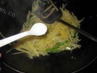 「DIY美食」青椒土豆丝做法图解8)