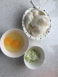 喷香的蛋炒饭做法图解1)
