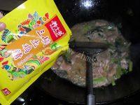 齿颊留香的芹菜肉丝做法图解5)