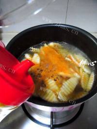 清暑的虾仁茭白汤做法图解7)