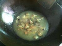 家常菜芹菜炒腊肉做法图解4)