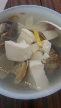 美味的花蛤豆腐汤