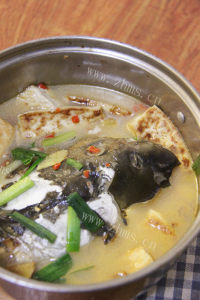 爽口香辣鱼头豆腐钵做法图解7)
