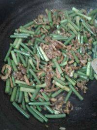 家常菜蒜苔炒肉丝