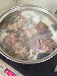 滋补炖羊骨做法图解2)