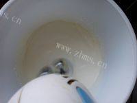 美味的奶油蛋糕卷做法图解17)