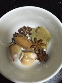 美味的卤鸡翅根做法图解2)
