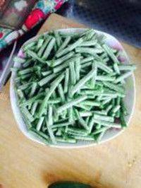 美味的豇豆炒肉做法图解2)