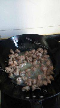 美味的牛肉抓饭做法图解4)