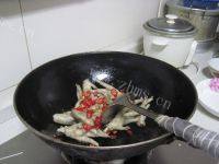诱人的香辣鸡爪做法图解7)