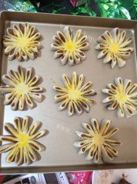 自制枣泥菊花酥做法图解16)