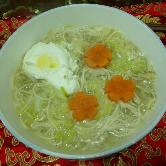 可口的肉丝面