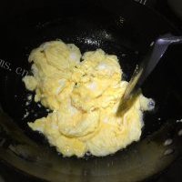 喷香的金针菇炒鸡蛋的做法图解三