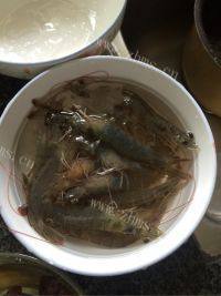 美味的蒜蓉粉丝虾做法图解1)
