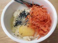 易做的豆渣鸡蛋饼做法图解2)