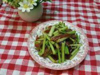 家常菜腊肠炒芹菜