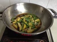 下饭的土豆炖豆角做法图解8)