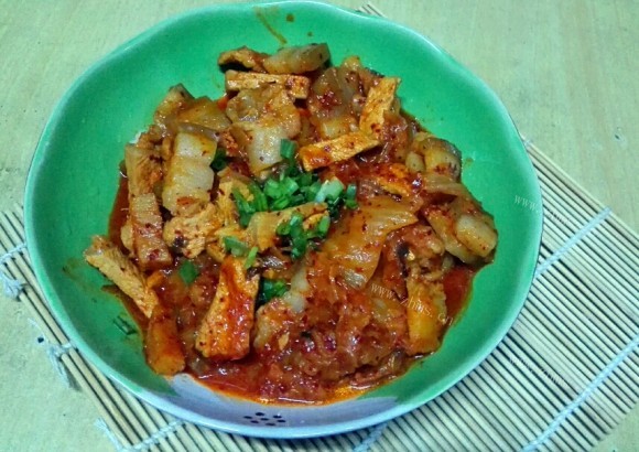 油而不腻的辣白菜炒五花肉