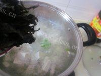 美味的紫菜豆腐汤做法图解4)