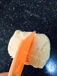 香喷喷的司康饼做法图解7)