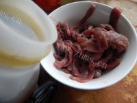 家常菜茭白炒牛肉做法图解3)