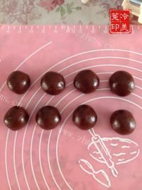 美味的巧克力月饼做法图解7)
