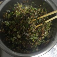 美味的酱肉包子做法图解4)