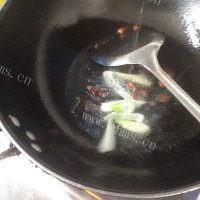 回味无穷的蒜苔炒肉丝做法图解5)