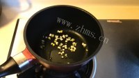 美味的苦瓜蛋花汤做法图解4)