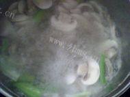 美味的口蘑汤做法图解6)