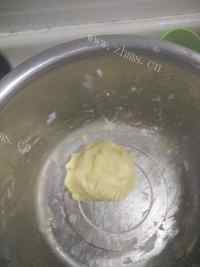美味营养的蛋黄酥做法图解8)