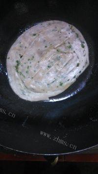 自己做的葱香手撕饼做法图解13)